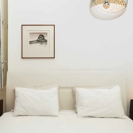 Italian Design In Principe Real Apartment Lissabon